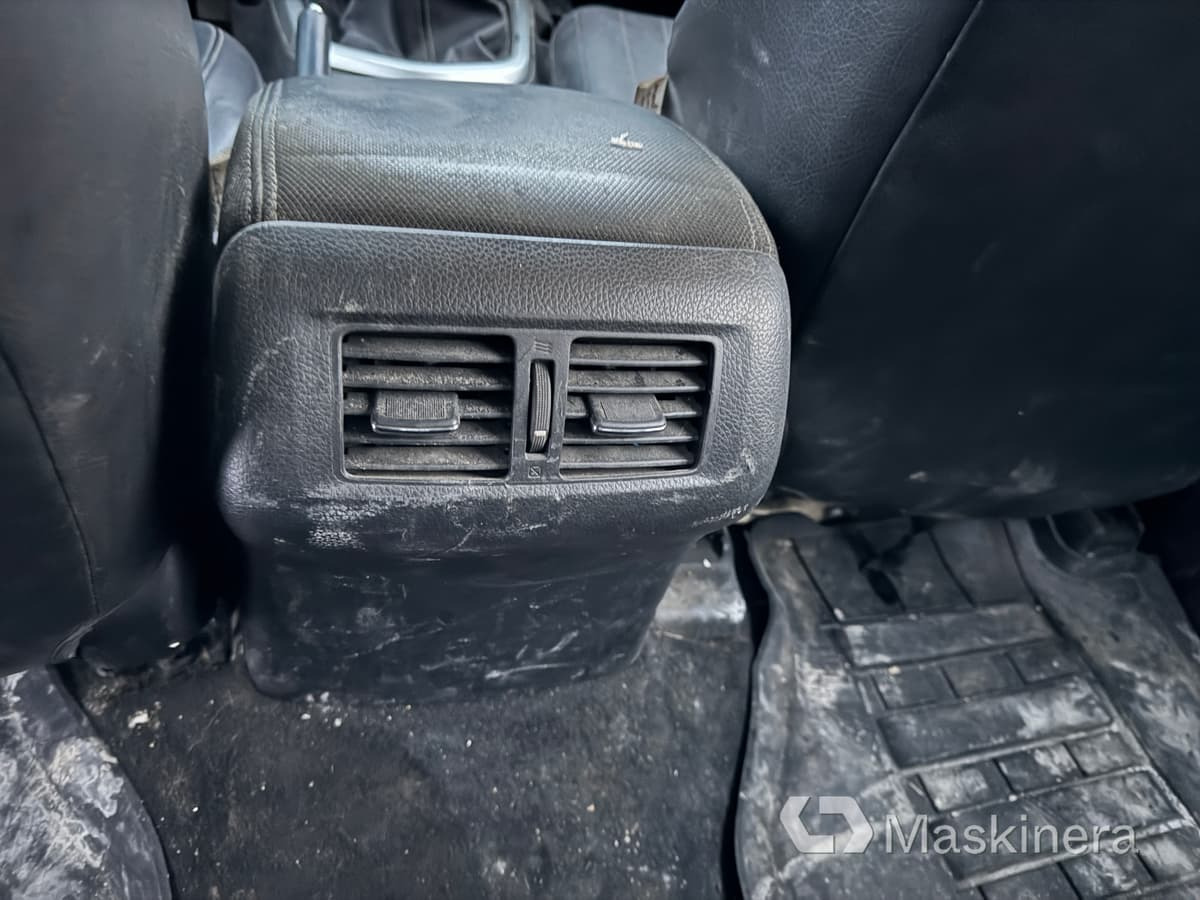 Väike kaubik Pickup Nissan Navara med flak: pilt 31 Väike kaubik Pickup Nissan Navara med flak: pilt 31