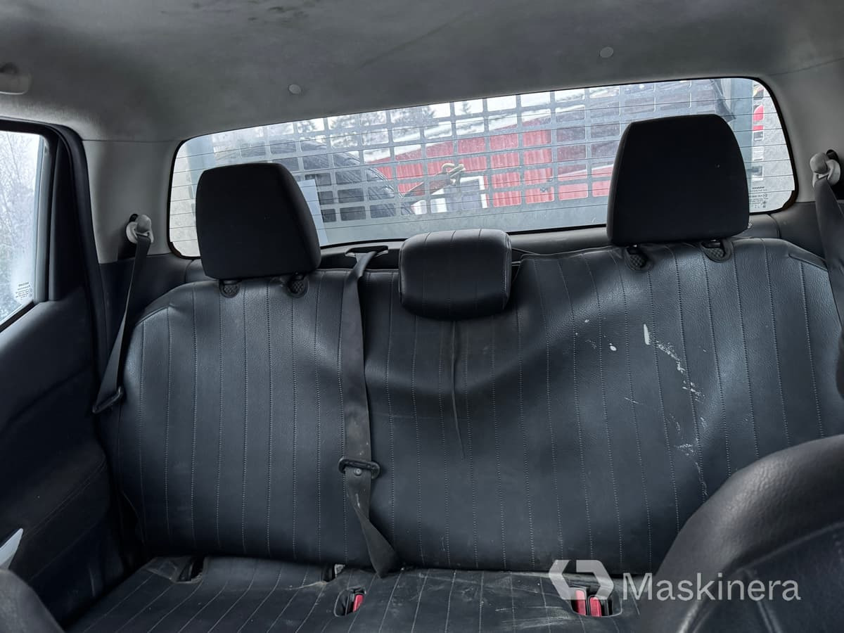 Väike kaubik Pickup Nissan Navara med flak: pilt 23 Väike kaubik Pickup Nissan Navara med flak: pilt 23