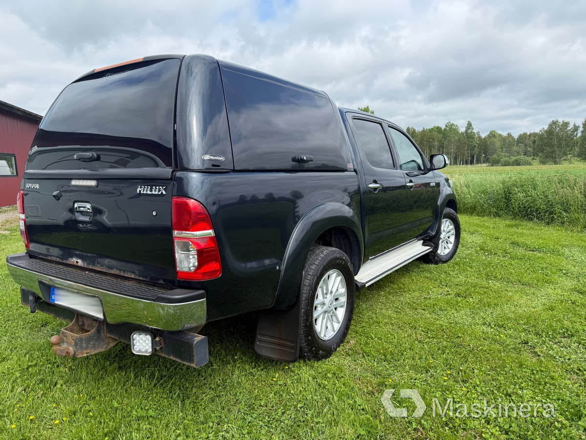 Pickup Toyota Hilux Dubbelhytt 3.0 D 4x4 - Kaubik: pilt 4 Pickup Toyota Hilux Dubbelhytt 3.0 D 4x4 - Kaubik: pilt 4