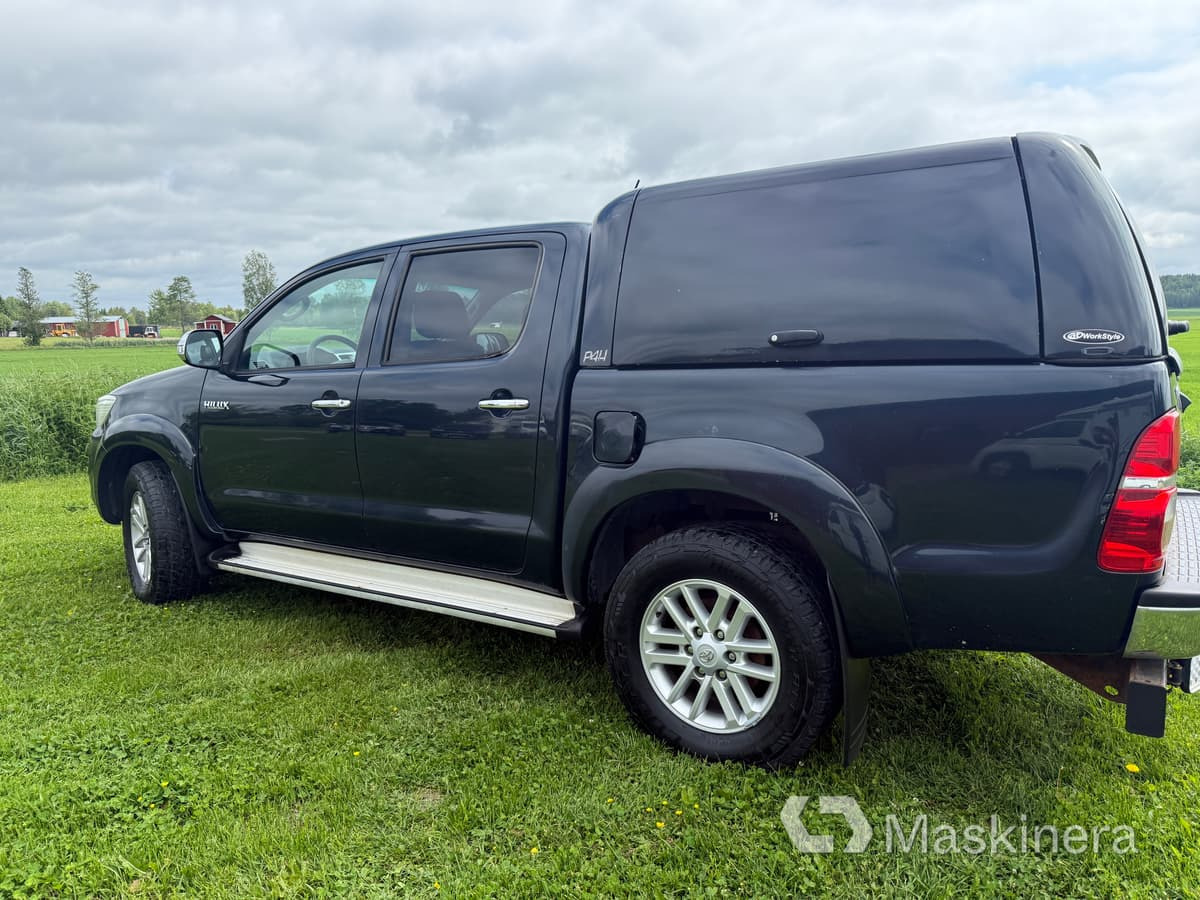 Pickup Toyota Hilux Dubbelhytt 3.0 D 4x4 - Kaubik: pilt 2 Pickup Toyota Hilux Dubbelhytt 3.0 D 4x4 - Kaubik: pilt 2