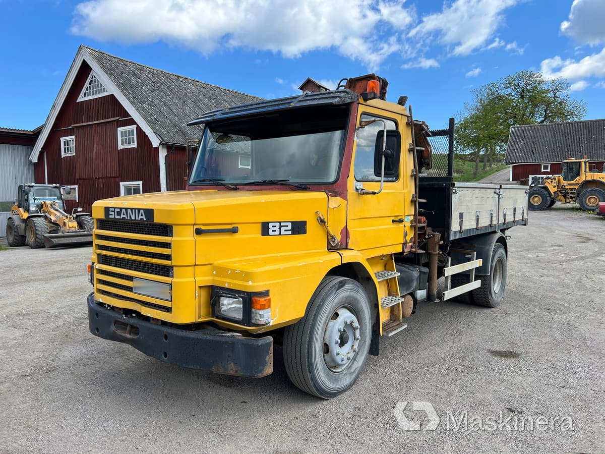 Scania T82HL4X2LS46KK Kran / tippbil Scania 82H - Kallurauto, Kraanaga veoauto: pilt 1 Scania T82HL4X2LS46KK Kran / tippbil Scania 82H - Kallurauto, Kraanaga veoauto: pilt 1