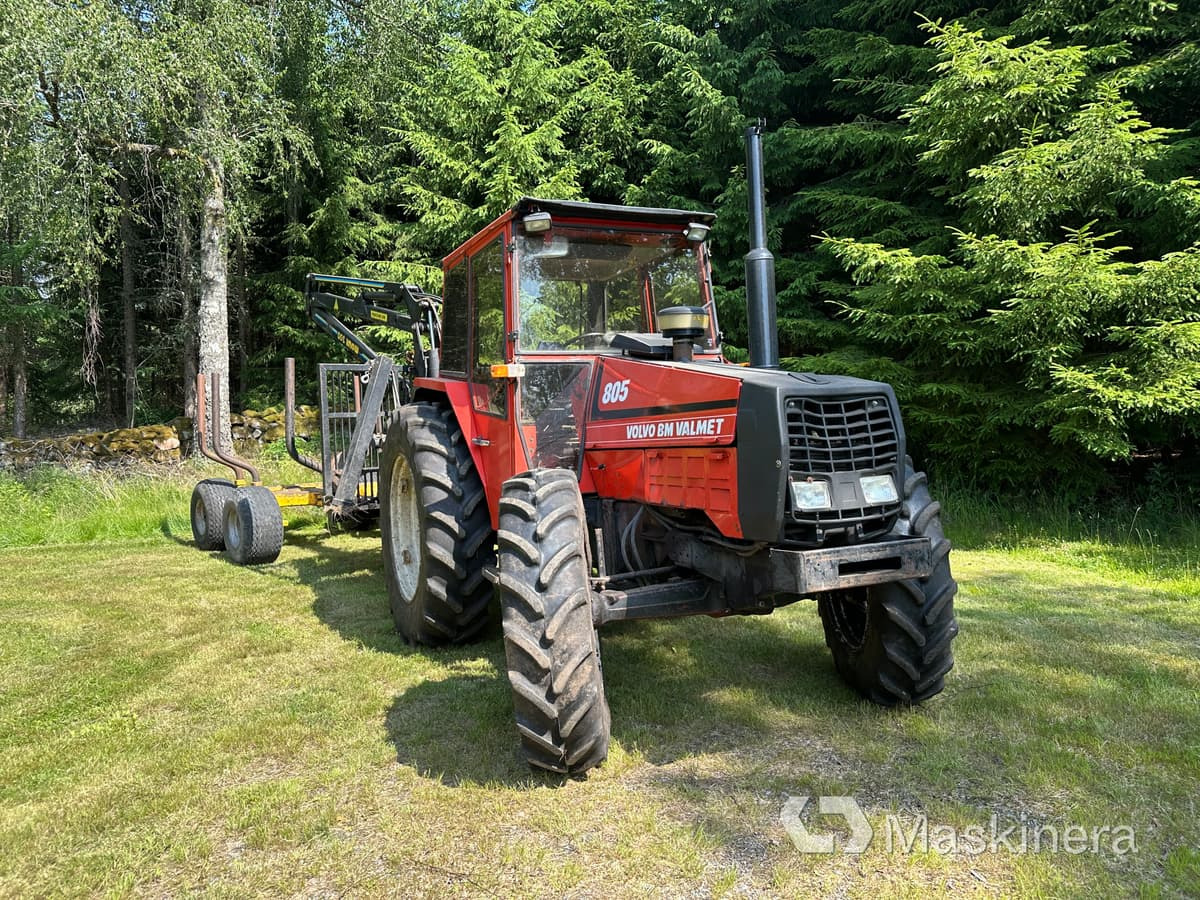 Traktor Volvo BM 805-4 med skogsvagn och kran - Traktor, Metsahaagis: pilt 2 Traktor Volvo BM 805-4 med skogsvagn och kran - Traktor, Metsahaagis: pilt 2
