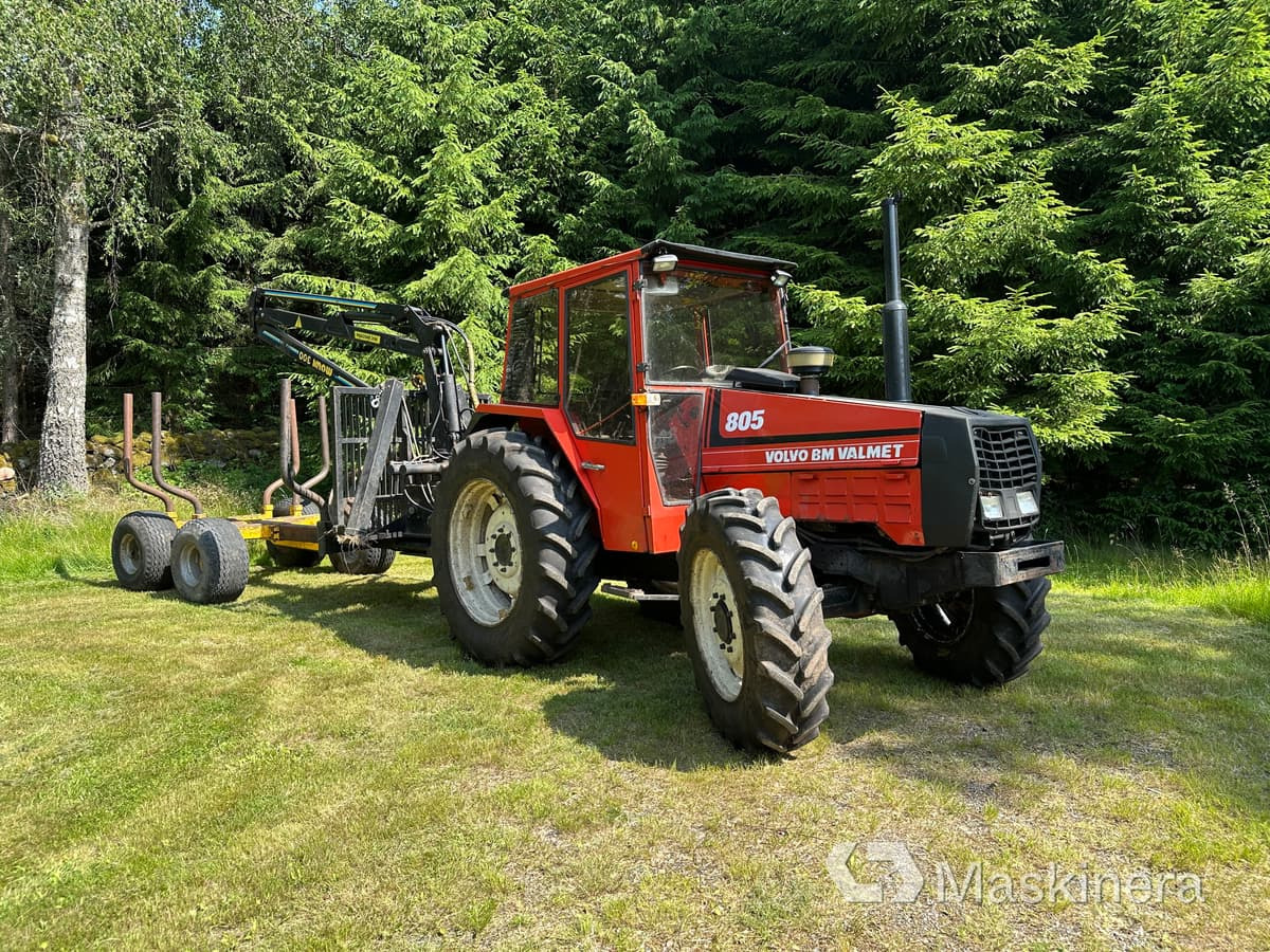 Traktor Volvo BM 805-4 med skogsvagn och kran - Traktor, Metsahaagis: pilt 1 Traktor Volvo BM 805-4 med skogsvagn och kran - Traktor, Metsahaagis: pilt 1