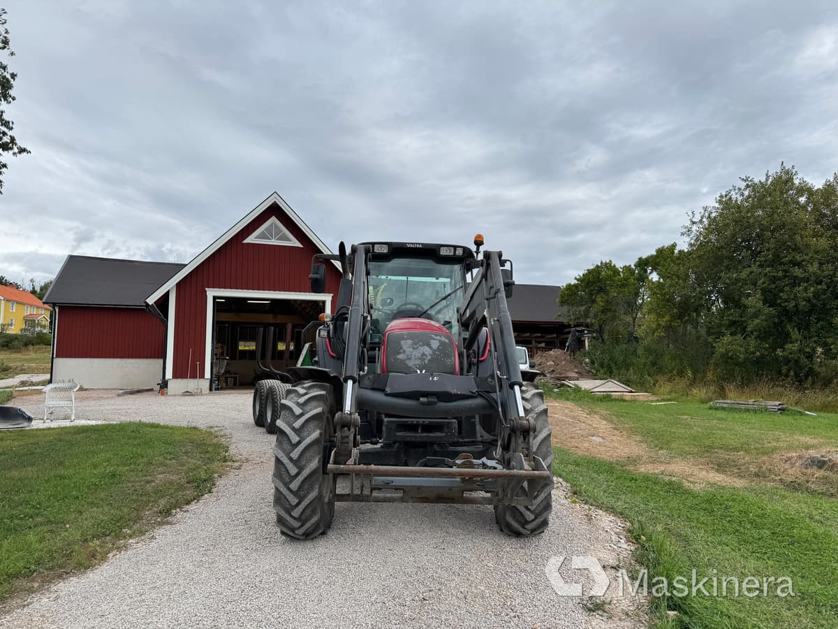 Valtra N121 & Farma CT 6,5-12 Traktor Valtra N121 Advance med frontlastare & Skogskärra Farma T12 - Traktor: pilt 3 Valtra N121 & Farma CT 6,5-12 Traktor Valtra N121 Advance med frontlastare & Skogskärra Farma T12 - Traktor: pilt 3