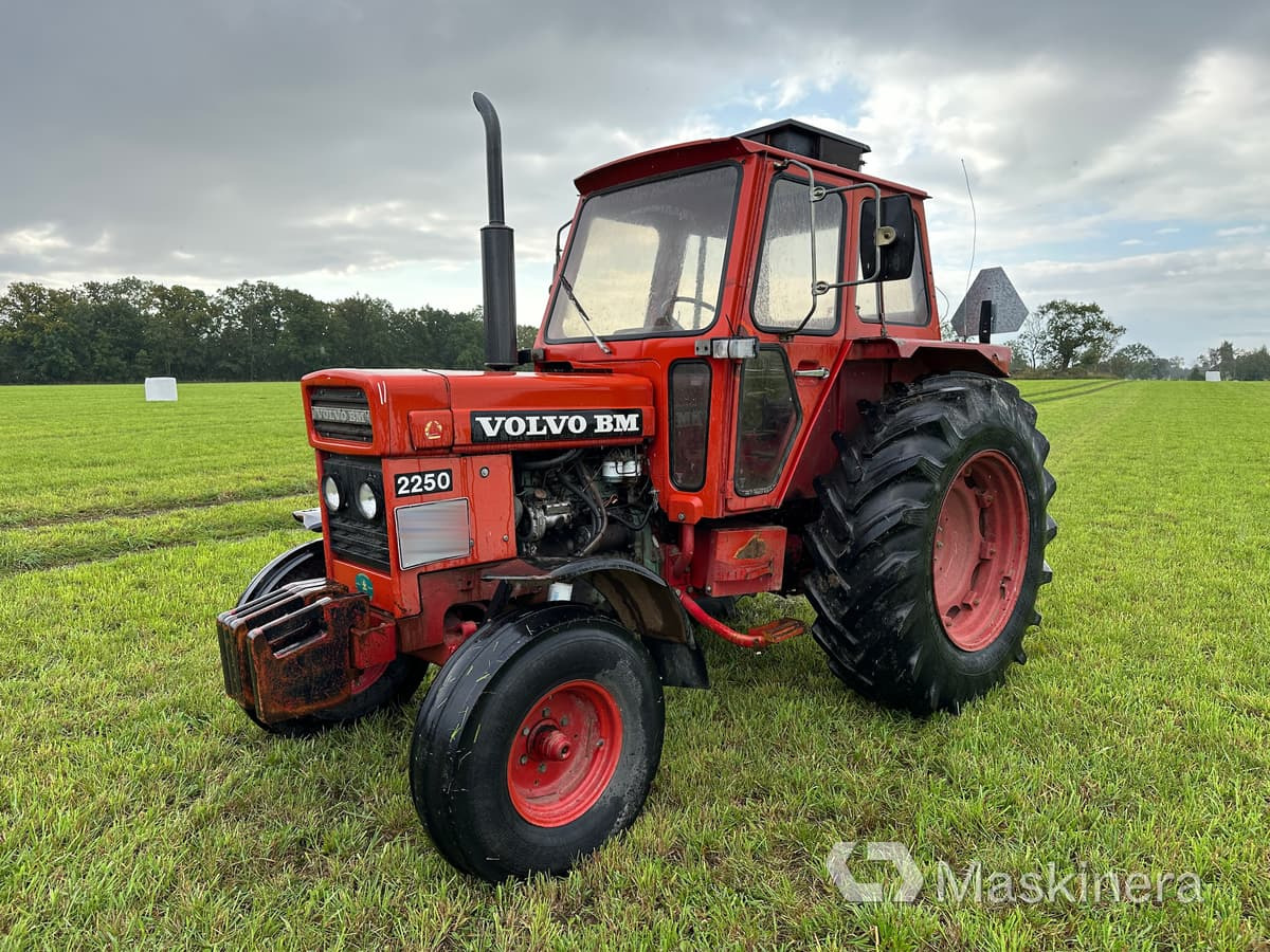 Volvo BM 2250 Traktor Volvo BM 2250 - Traktor: pilt 1 Volvo BM 2250 Traktor Volvo BM 2250 - Traktor: pilt 1