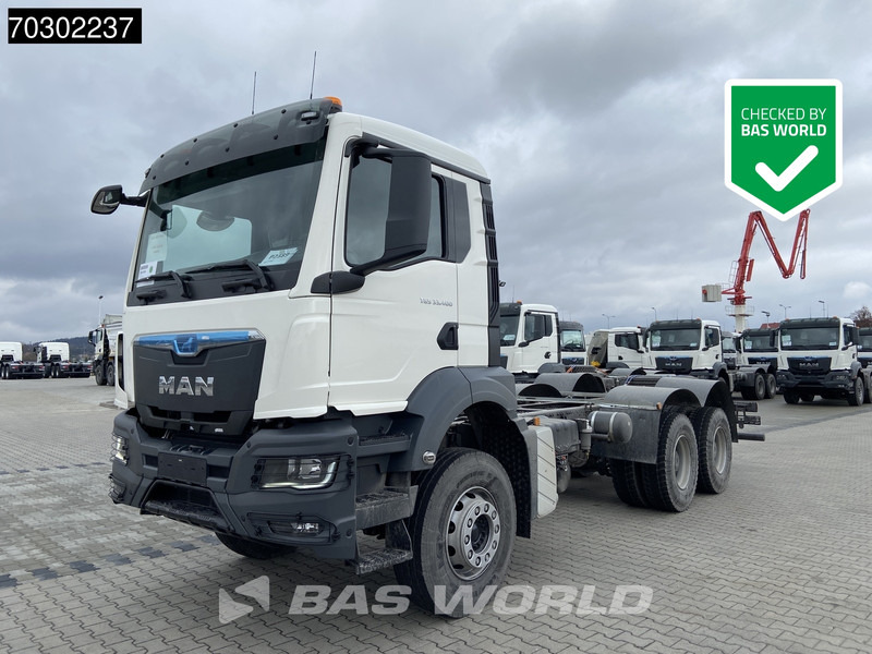 MAN TGS 33.400 6X4 NEW 6x4 chassis Big-Axle Manual Airco EURO 2 - Kabiinišassiiga veoauto: pilt 1 MAN TGS 33.400 6X4 NEW 6x4 chassis Big-Axle Manual Airco EURO 2 - Kabiinišassiiga veoauto: pilt 1