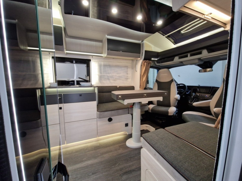 Chausson 788 Titanium Ultimate Ford M24 - Poolintegreeritud matkaauto: pilt 4 Chausson 788 Titanium Ultimate Ford M24 - Poolintegreeritud matkaauto: pilt 4