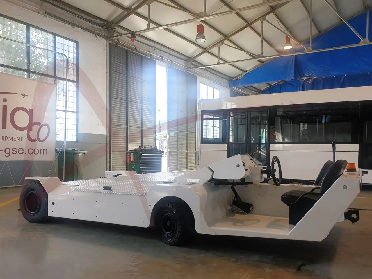 LEKTRO AP8950SD - Lennukite puksiirsõiduk: pilt 1 LEKTRO AP8950SD - Lennukite puksiirsõiduk: pilt 1