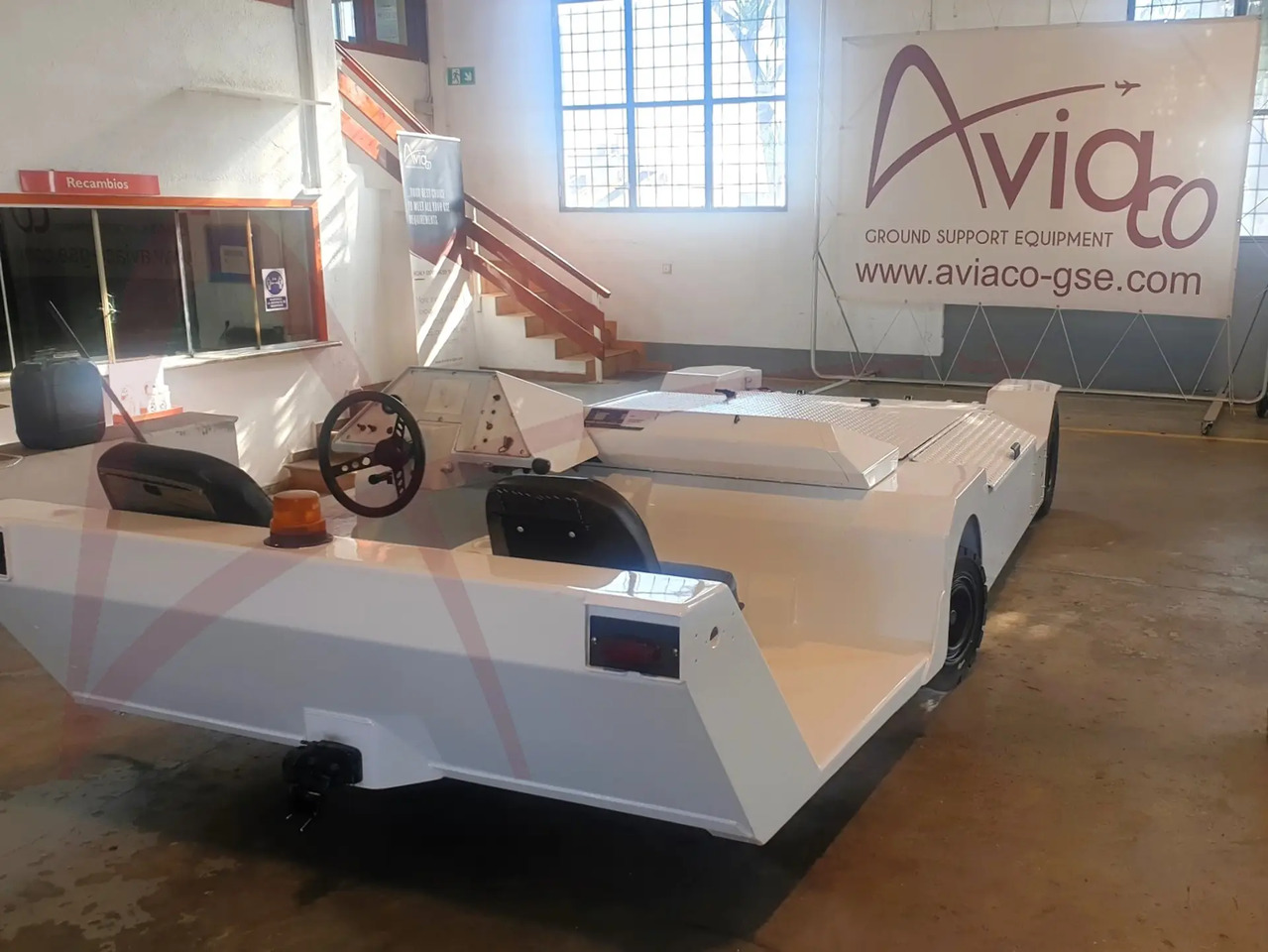 LEKTRO AP8950SD - Lennukite puksiirsõiduk: pilt 3 LEKTRO AP8950SD - Lennukite puksiirsõiduk: pilt 3