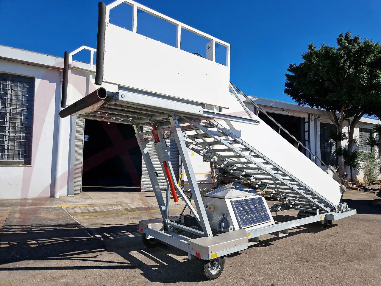 SPS PT-18_2 - Reisijate trepp: pilt 1 SPS PT-18_2 - Reisijate trepp: pilt 1