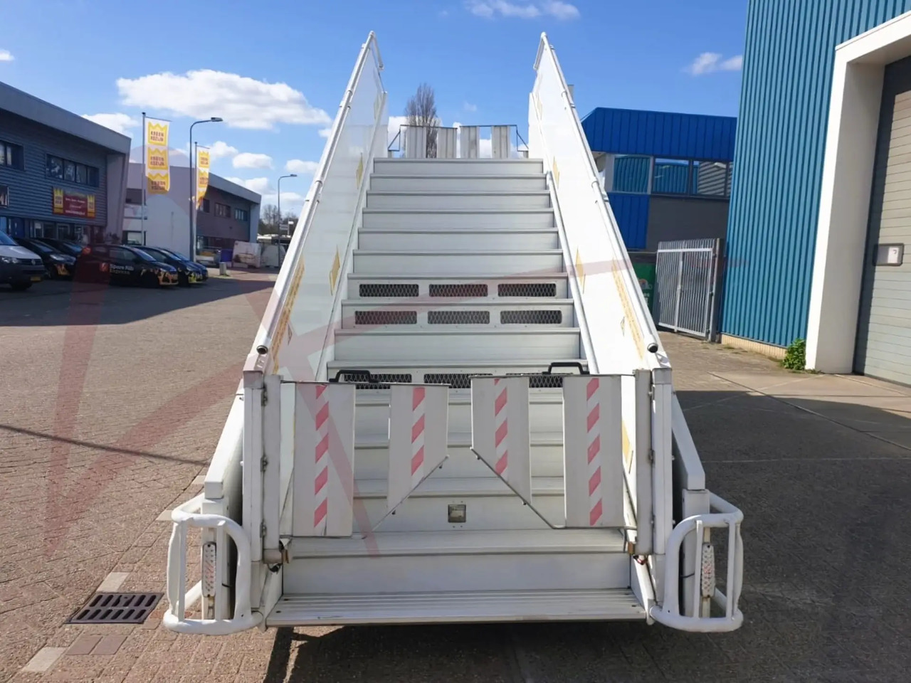 TLD ABS-580 - Reisijate trepp: pilt 3 TLD ABS-580 - Reisijate trepp: pilt 3
