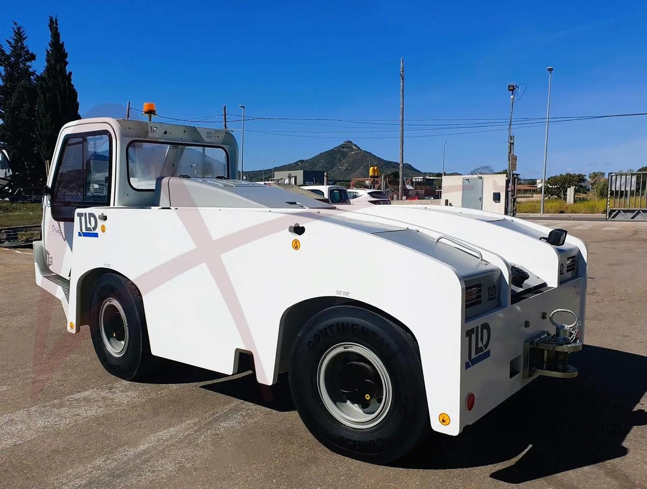 TLD TMX-150/12 - Lennukite puksiirsõiduk: pilt 1 TLD TMX-150/12 - Lennukite puksiirsõiduk: pilt 1
