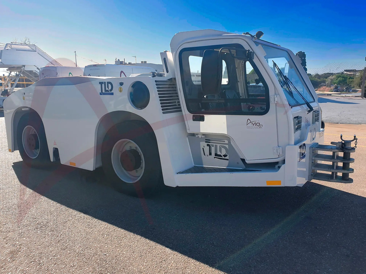 TLD TMX 350-28 - Lennukite puksiirsõiduk: pilt 4 TLD TMX 350-28 - Lennukite puksiirsõiduk: pilt 4