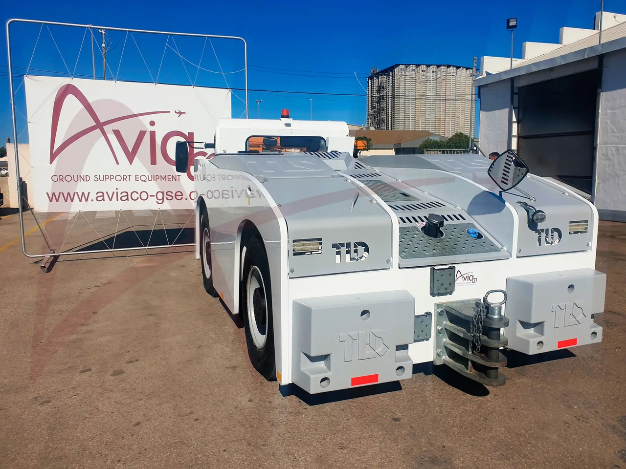 Lennukite puksiirsõiduk TLD TMX 350-28: pilt 7