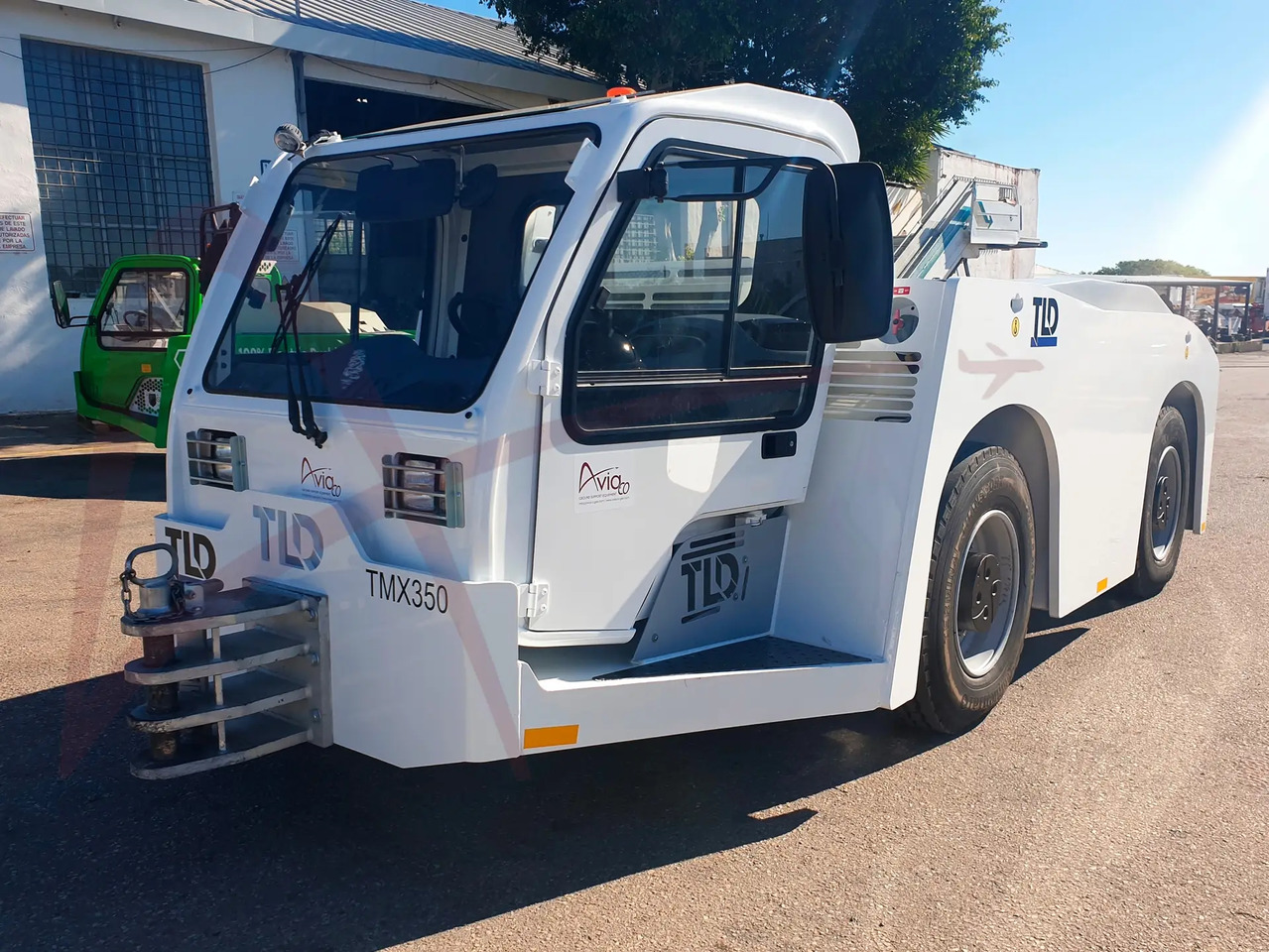 TLD TMX 350-28 - Lennukite puksiirsõiduk: pilt 1 TLD TMX 350-28 - Lennukite puksiirsõiduk: pilt 1