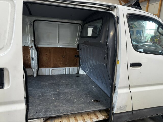 TOYOTA HiAce 2.5TD Kasten lang 4WD 4x4 - Kaubik: pilt 5 TOYOTA HiAce 2.5TD Kasten lang 4WD 4x4 - Kaubik: pilt 5