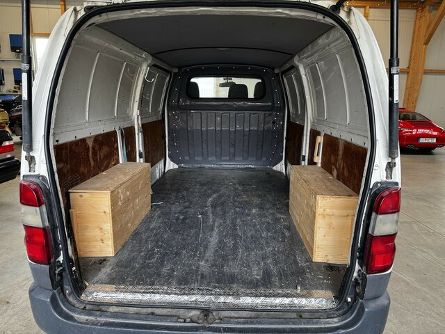TOYOTA HiAce 2.5TD Kasten lang 4WD 4x4 - Kaubik: pilt 4 TOYOTA HiAce 2.5TD Kasten lang 4WD 4x4 - Kaubik: pilt 4
