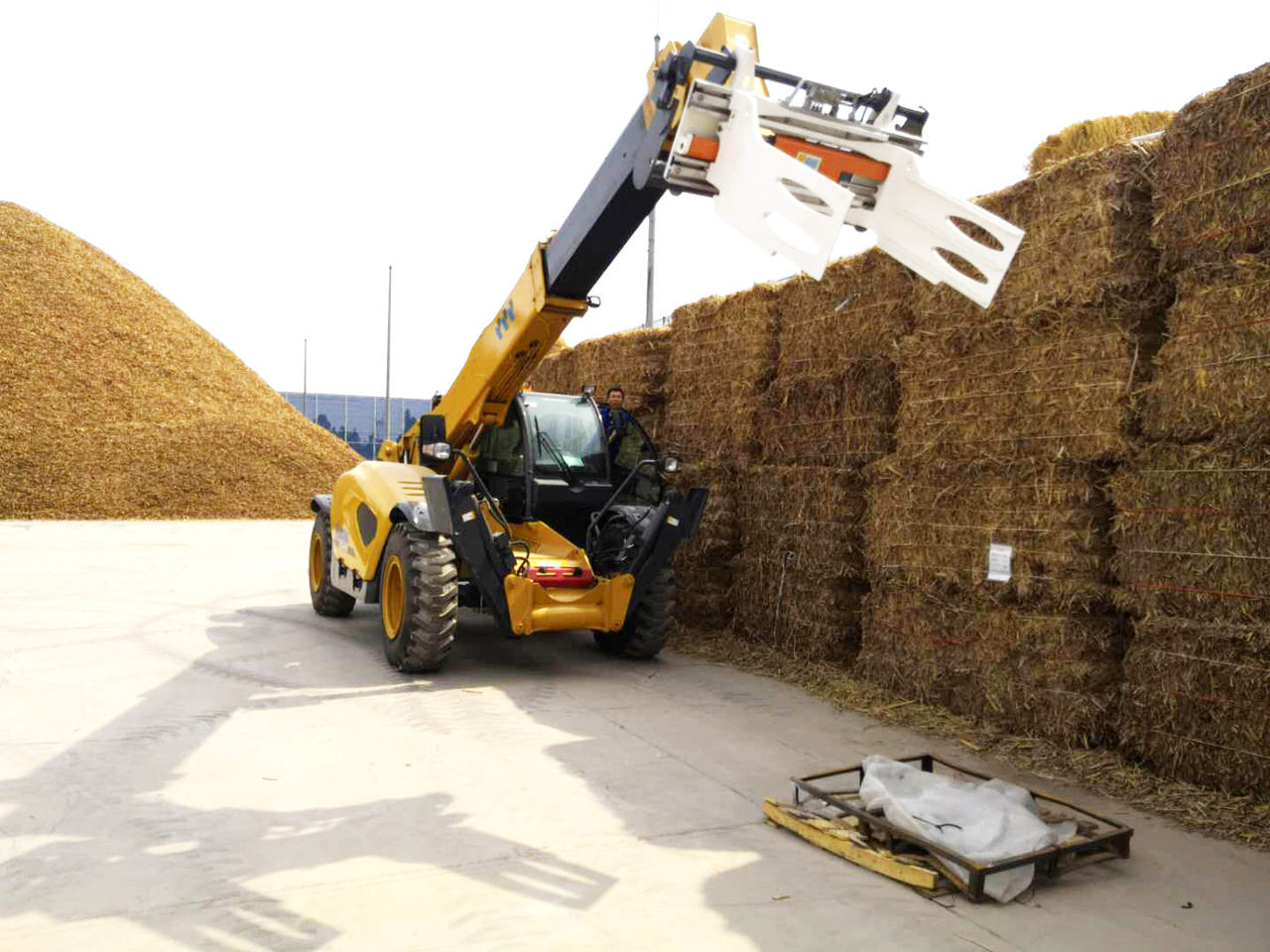 XCMG Certified Used 4.5t Small Telescopic Boom Telehandler Forklift Xc6-1056vn - Teleskooplaadur: pilt 4 XCMG Certified Used 4.5t Small Telescopic Boom Telehandler Forklift Xc6-1056vn - Teleskooplaadur: pilt 4