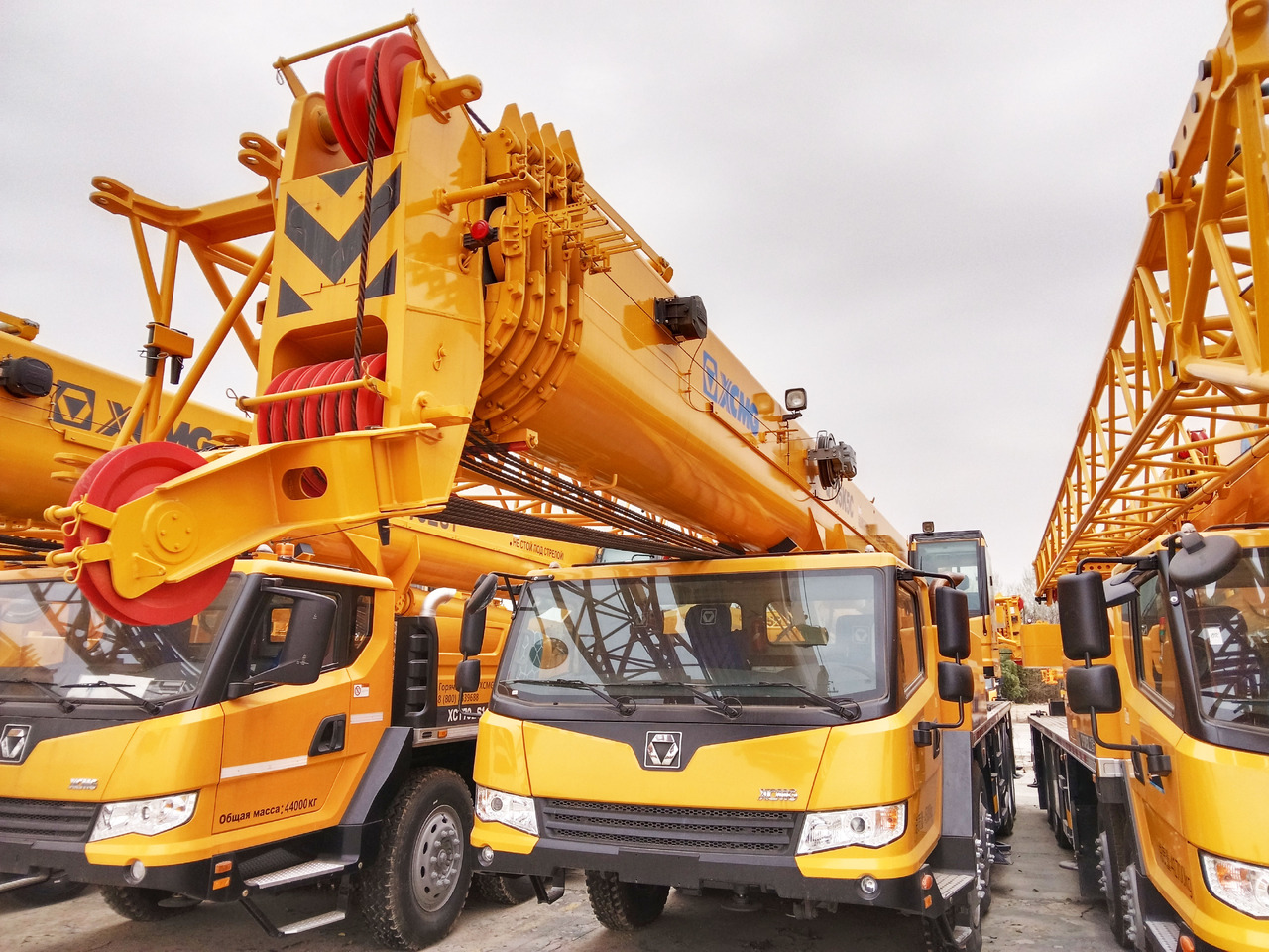 XCMG Manufacturer Second Hand Lorry Truck Crane QY55K5C_2 55 Ton Mobile Hydraulic Crane For Sale - Autokraana: pilt 2 XCMG Manufacturer Second Hand Lorry Truck Crane QY55K5C_2 55 Ton Mobile Hydraulic Crane For Sale - Autokraana: pilt 2