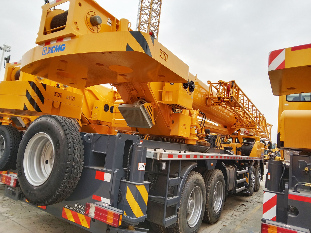 XCMG Manufacturer Second Hand Lorry Truck Crane QY55K5C_2 55 Ton Mobile Hydraulic Crane For Sale - Autokraana: pilt 4 XCMG Manufacturer Second Hand Lorry Truck Crane QY55K5C_2 55 Ton Mobile Hydraulic Crane For Sale - Autokraana: pilt 4