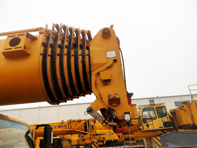 XCMG Official 130t Second Hand All Terrain Mobile Crane XCA130L8C Hydraulic Arm Crane Price List - Maastikukraana: pilt 5 XCMG Official 130t Second Hand All Terrain Mobile Crane XCA130L8C Hydraulic Arm Crane Price List - Maastikukraana: pilt 5