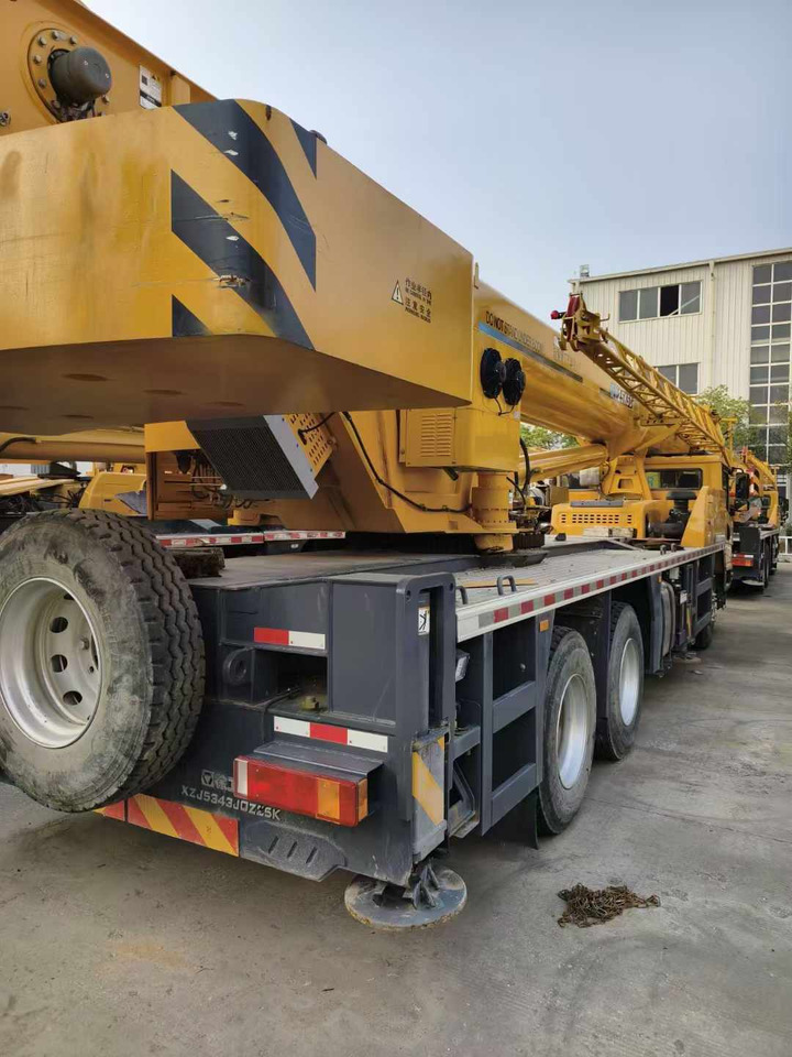 XCMG Official 25 Ton Small Truck Crane QY25K5D-3 Used Mobile Crane Machine With Cheap Price - Autokraana: pilt 4 XCMG Official 25 Ton Small Truck Crane QY25K5D-3 Used Mobile Crane Machine With Cheap Price - Autokraana: pilt 4