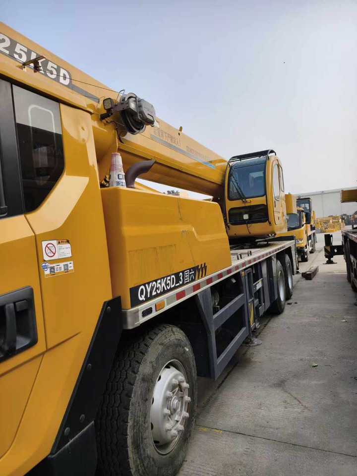 XCMG Official 25 Ton Small Truck Crane QY25K5D-3 Used Mobile Crane Machine With Cheap Price - Autokraana: pilt 3 XCMG Official 25 Ton Small Truck Crane QY25K5D-3 Used Mobile Crane Machine With Cheap Price - Autokraana: pilt 3