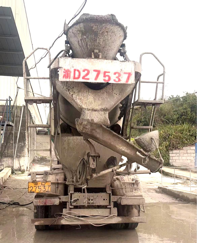 XCMG Official Concrete Machinery Mixer 12m³ G4804B Used Concrete Mixer Truck - Autobetoonisegisti: pilt 4 XCMG Official Concrete Machinery Mixer 12m³ G4804B Used Concrete Mixer Truck - Autobetoonisegisti: pilt 4