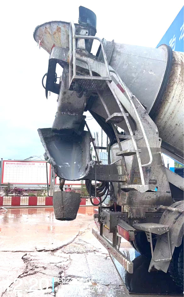 XCMG Official Concrete Machinery Mixer 12m³ G4804B Used Concrete Mixer Truck - Autobetoonisegisti: pilt 5 XCMG Official Concrete Machinery Mixer 12m³ G4804B Used Concrete Mixer Truck - Autobetoonisegisti: pilt 5