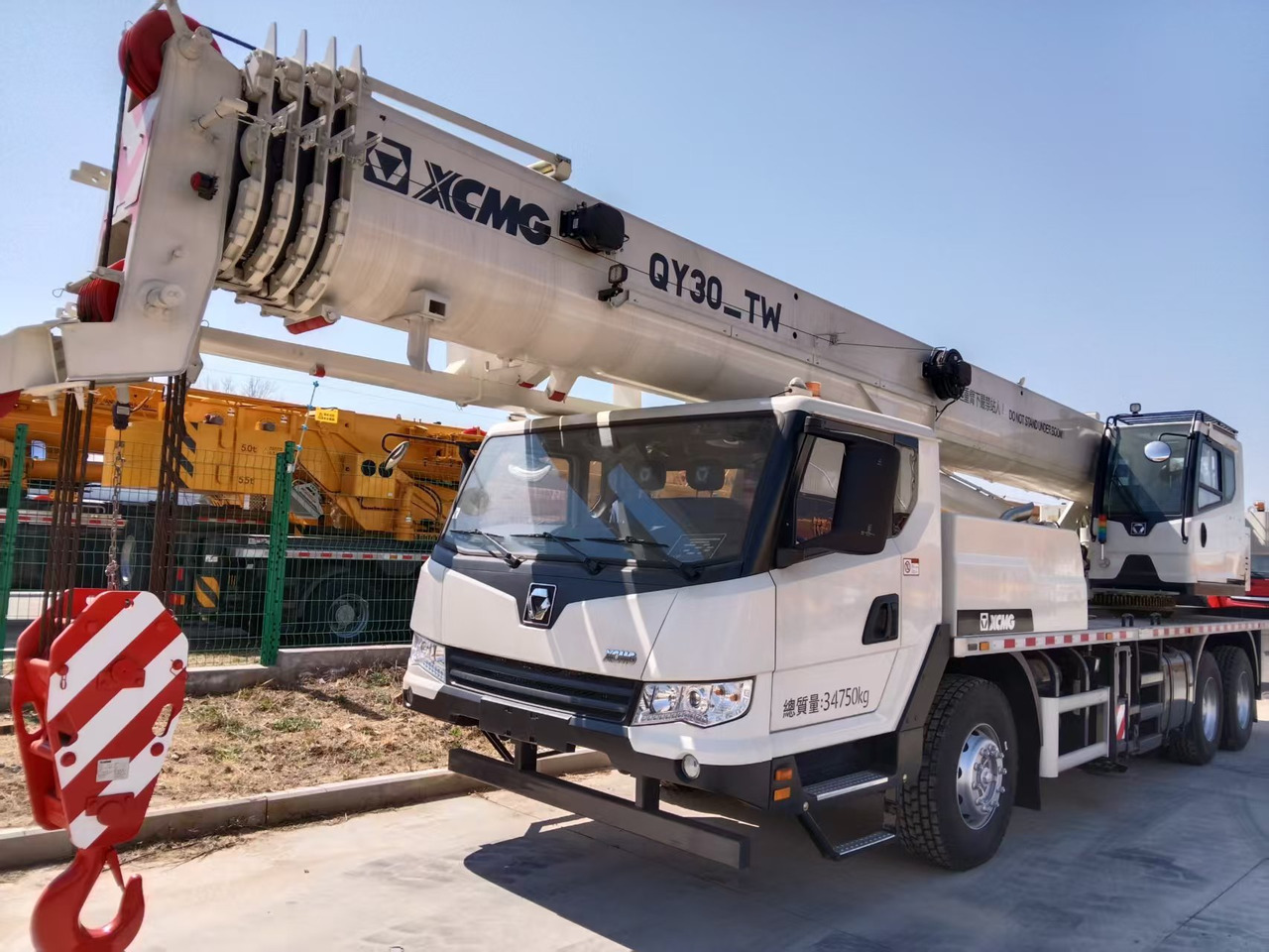 XCMG Official Construction Mini Mobile Crane QY30_TW 30 ton Used Small Hydraulic Crane Price - Autokraana: pilt 5 XCMG Official Construction Mini Mobile Crane QY30_TW 30 ton Used Small Hydraulic Crane Price - Autokraana: pilt 5