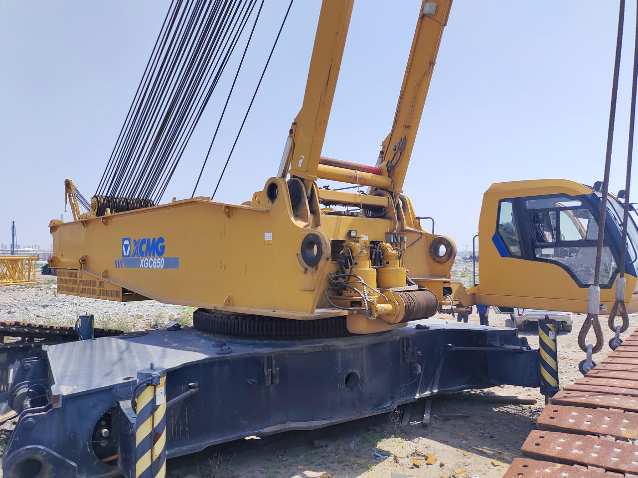 XCMG Official Hydraulic Lifting Crawler Crane XGC650 650 Used Mobile Crane Price For Sale - Roomikkraana: pilt 4 XCMG Official Hydraulic Lifting Crawler Crane XGC650 650 Used Mobile Crane Price For Sale - Roomikkraana: pilt 4