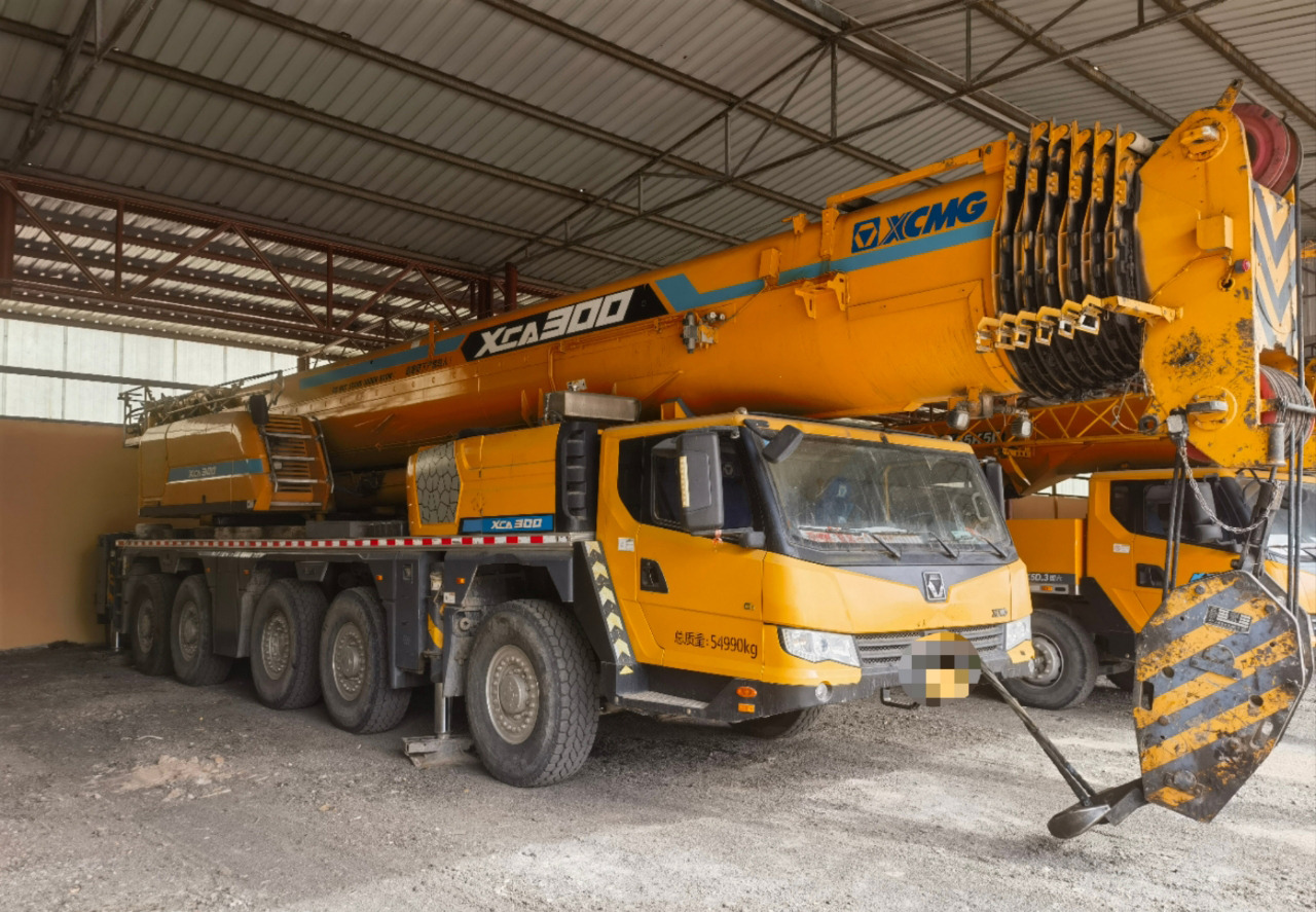 XCMG Official Second Hand 220 Ton Mobile Crane XCA220 Lifting All Terrain Crane Cheap Price - Maastikukraana: pilt 2 XCMG Official Second Hand 220 Ton Mobile Crane XCA220 Lifting All Terrain Crane Cheap Price - Maastikukraana: pilt 2