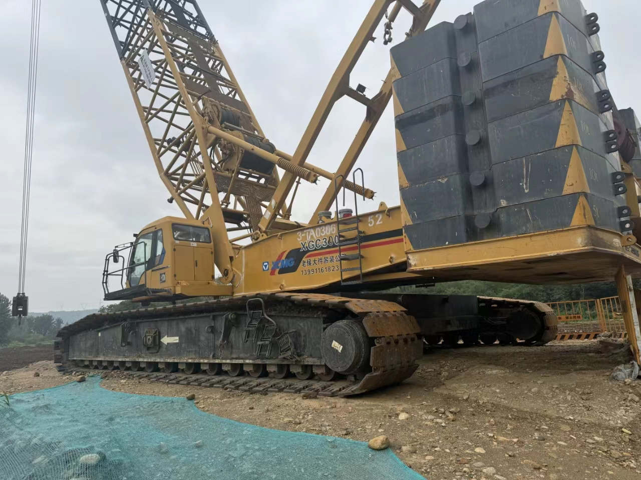 XCMG Official Second Hand Crawler Crane Lifting Equipment Mobile XGC300 300 Ton Crane Price - Roomikkraana: pilt 2 XCMG Official Second Hand Crawler Crane Lifting Equipment Mobile XGC300 300 Ton Crane Price - Roomikkraana: pilt 2