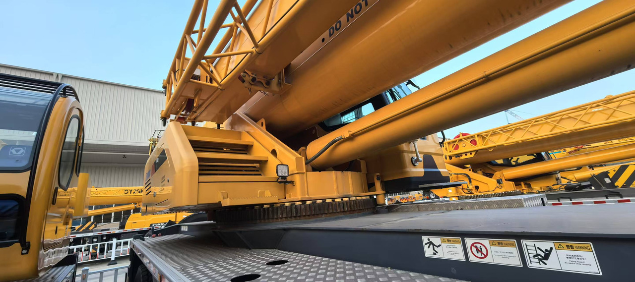 XCMG Official Second Hand Hydraulic Truck Crane QY75K 75ton Mobile Crane For Sale - Autokraana: pilt 4 XCMG Official Second Hand Hydraulic Truck Crane QY75K 75ton Mobile Crane For Sale - Autokraana: pilt 4