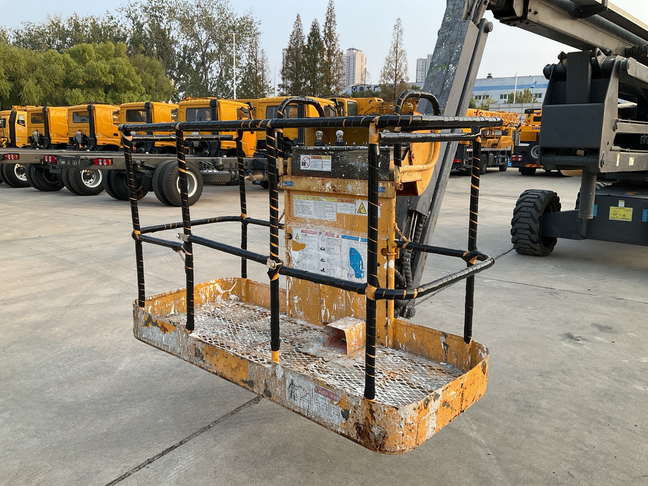 Liigendpoom XCMG Official Second Hand Mobile Cherry Picker GTBZ18A1 18m Man Lift Boom Lift Price: pilt 8