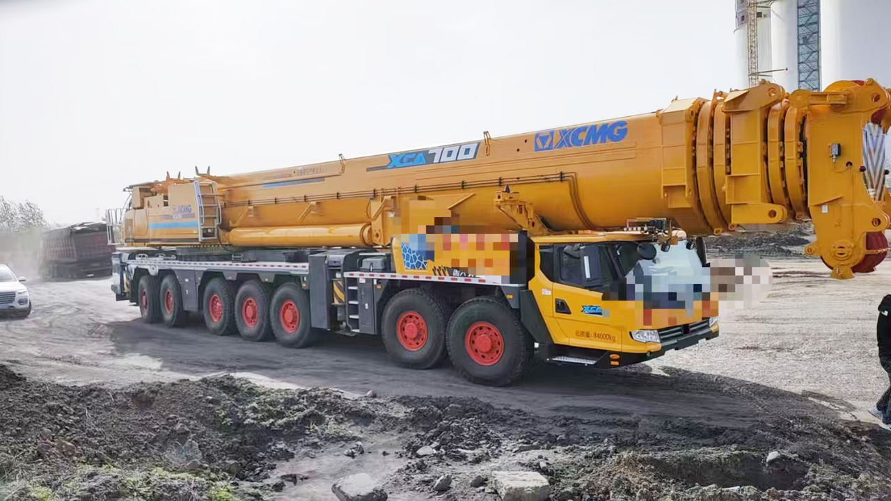 XCMG Official Second Hand Mobile Truck Crane XCA700 All Terrain Cranes With High Quality - Maastikukraana: pilt 5 XCMG Official Second Hand Mobile Truck Crane XCA700 All Terrain Cranes With High Quality - Maastikukraana: pilt 5