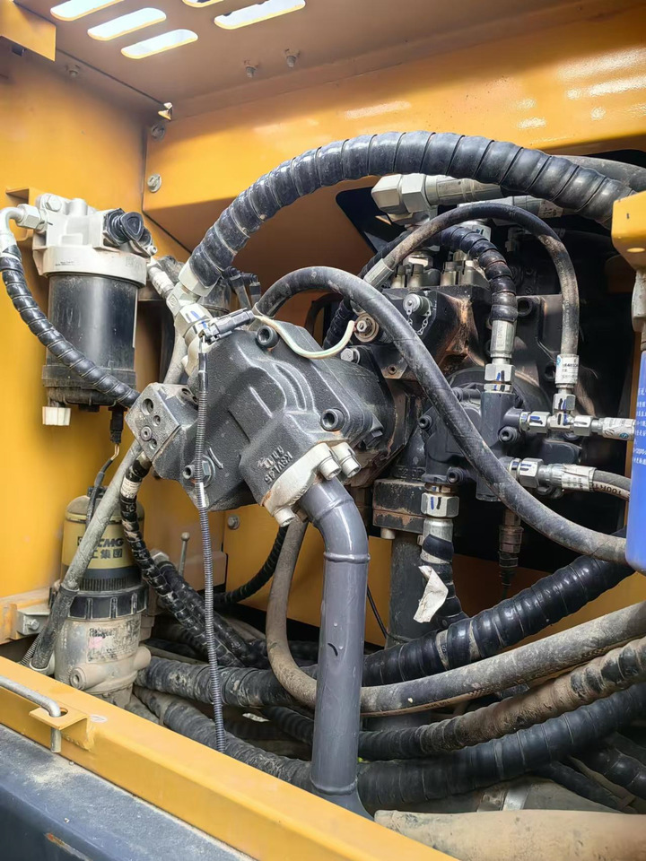 XCMG Official Second Hand Rotary Drill Machine XR160E Small Crawler Drill Rig Hot Sale - Puurimisplatvorm: pilt 3 XCMG Official Second Hand Rotary Drill Machine XR160E Small Crawler Drill Rig Hot Sale - Puurimisplatvorm: pilt 3