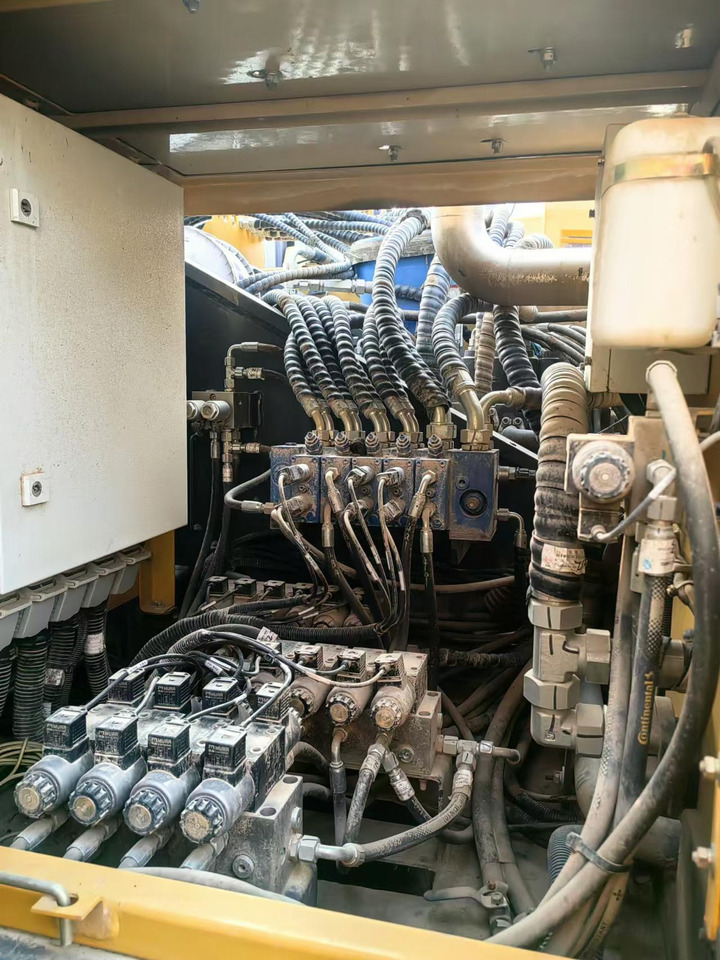 XCMG Official Second Hand Rotary Drill Machine XR160E Small Crawler Drill Rig Hot Sale - Puurimisplatvorm: pilt 5 XCMG Official Second Hand Rotary Drill Machine XR160E Small Crawler Drill Rig Hot Sale - Puurimisplatvorm: pilt 5