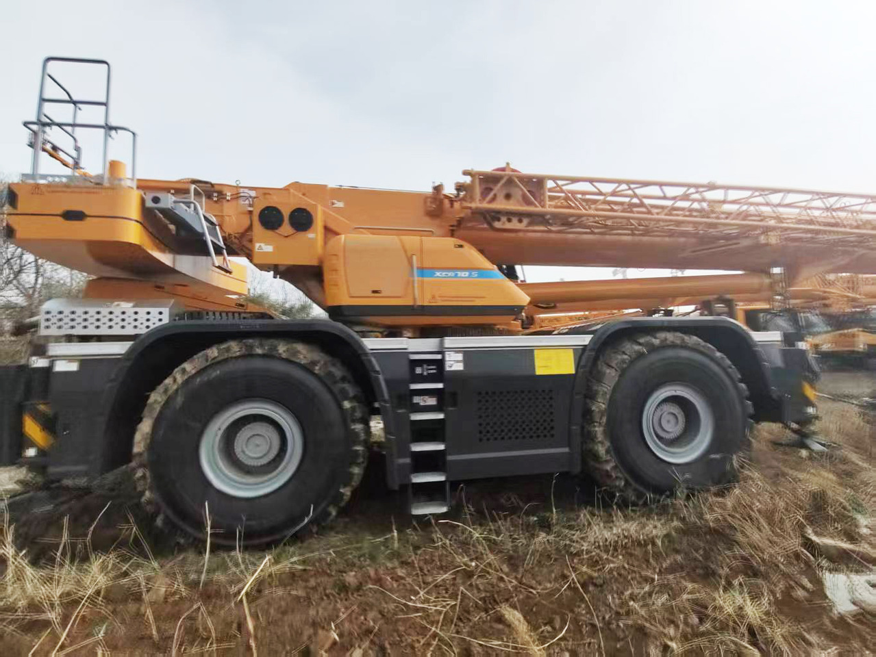 XCMG Official Second Hand Rough Terrain Cranes XCR70_S 70t Truck Crane Price For Sale - Raske maastikukraana: pilt 2 XCMG Official Second Hand Rough Terrain Cranes XCR70_S 70t Truck Crane Price For Sale - Raske maastikukraana: pilt 2