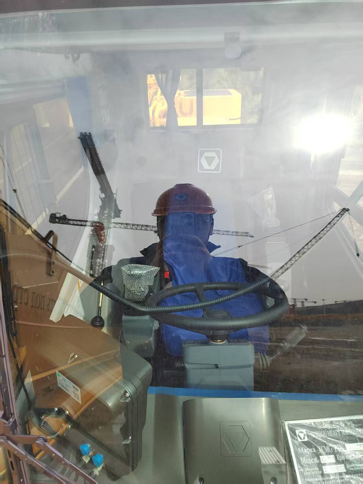 XCMG Official Second Hand Rough Terrain Cranes XCR70_S 70t Truck Crane Price For Sale - Raske maastikukraana: pilt 5 XCMG Official Second Hand Rough Terrain Cranes XCR70_S 70t Truck Crane Price For Sale - Raske maastikukraana: pilt 5
