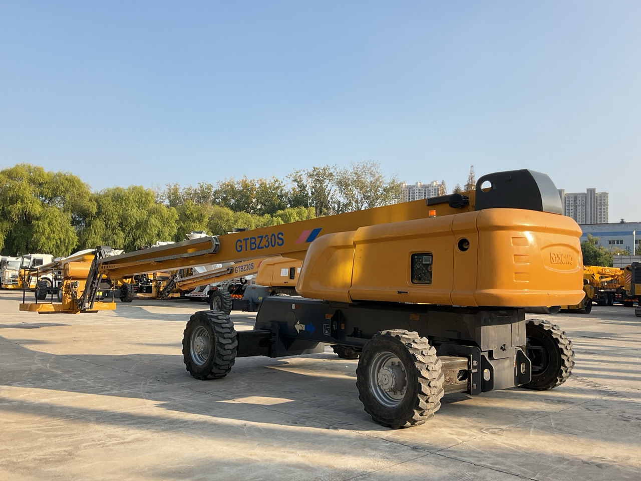 XCMG Official Used Aerial Boom Lift GTBZ30S 30 Meters Mobile Cherry Picker Price - Teleskooppoom: pilt 3 XCMG Official Used Aerial Boom Lift GTBZ30S 30 Meters Mobile Cherry Picker Price - Teleskooppoom: pilt 3