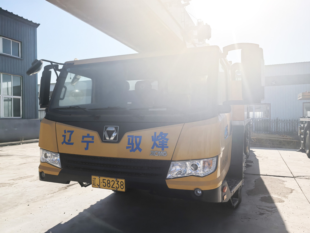 XCMG Official Used Truck-mounted Cranes QY80K5C 80Ton Mobile Cranes Price List - Autokraana: pilt 3 XCMG Official Used Truck-mounted Cranes QY80K5C 80Ton Mobile Cranes Price List - Autokraana: pilt 3