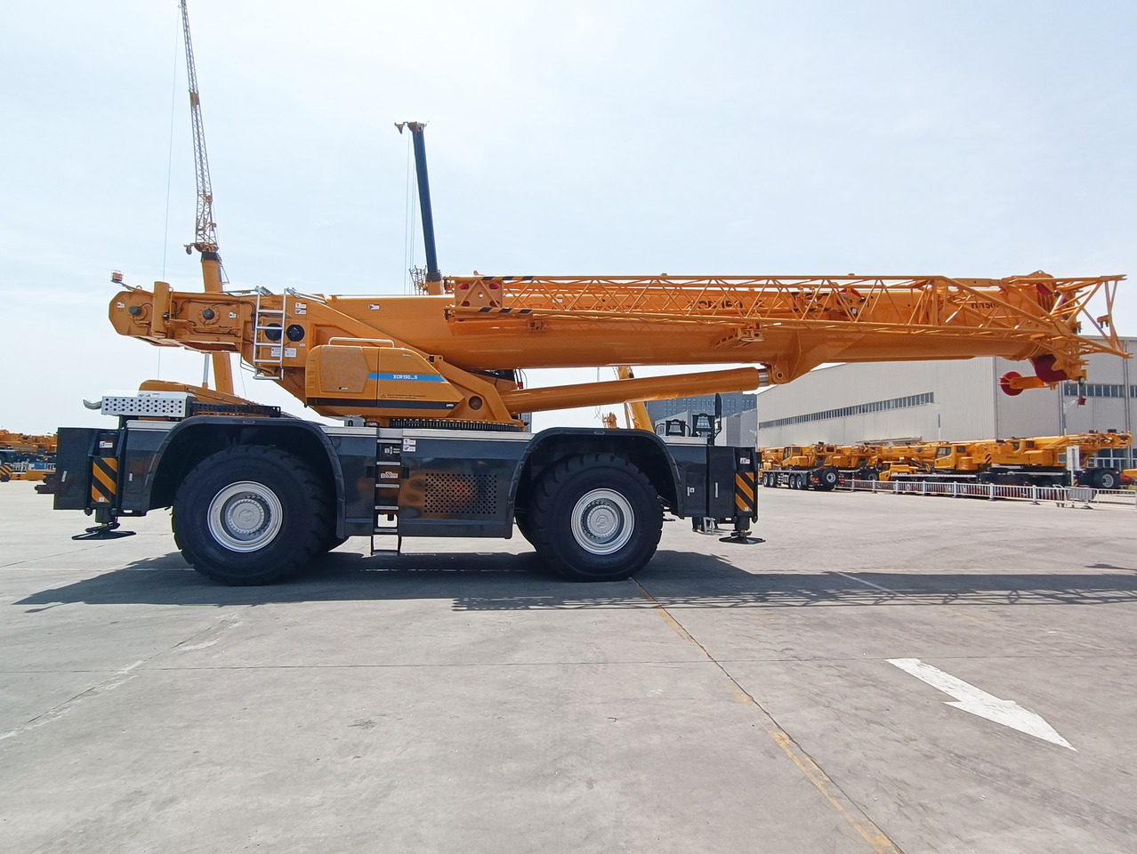 XCMG Official XCR150 Used Rough Terrain Mobile Crane 150 Ton Truck Crane Price - Raske maastikukraana: pilt 3 XCMG Official XCR150 Used Rough Terrain Mobile Crane 150 Ton Truck Crane Price - Raske maastikukraana: pilt 3
