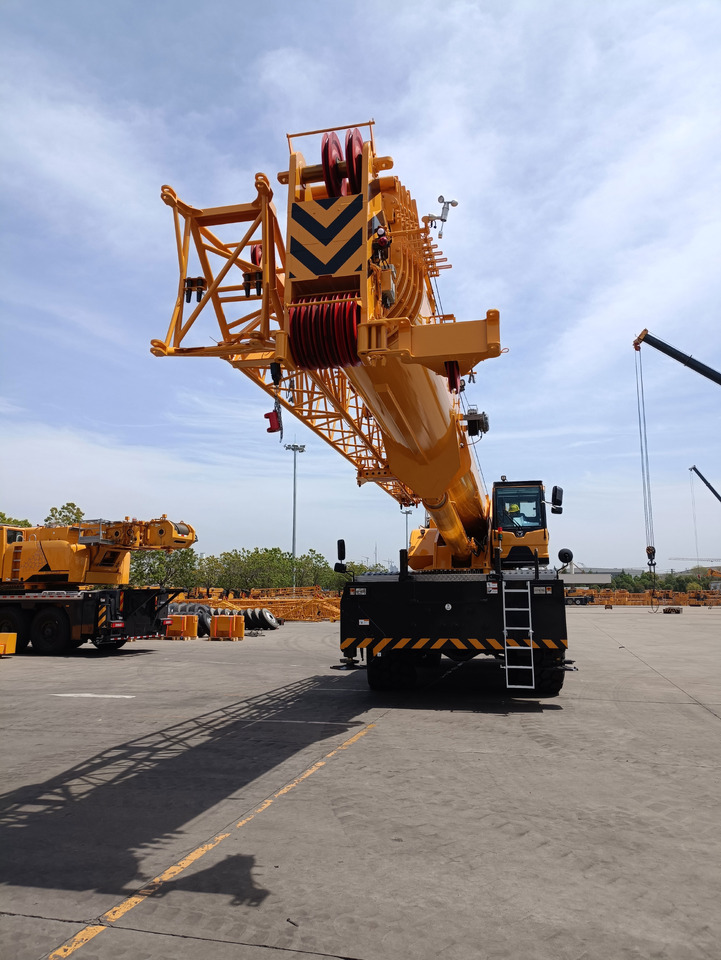 XCMG Official XCR150 Used Rough Terrain Mobile Crane 150 Ton Truck Crane Price - Raske maastikukraana: pilt 5 XCMG Official XCR150 Used Rough Terrain Mobile Crane 150 Ton Truck Crane Price - Raske maastikukraana: pilt 5