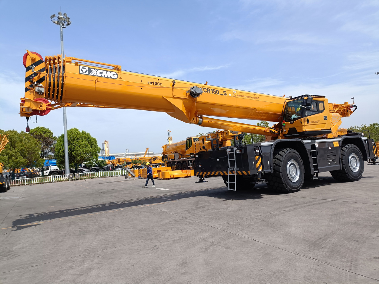 XCMG Official XCR150 Used Rough Terrain Mobile Crane 150 Ton Truck Crane Price - Raske maastikukraana: pilt 2 XCMG Official XCR150 Used Rough Terrain Mobile Crane 150 Ton Truck Crane Price - Raske maastikukraana: pilt 2
