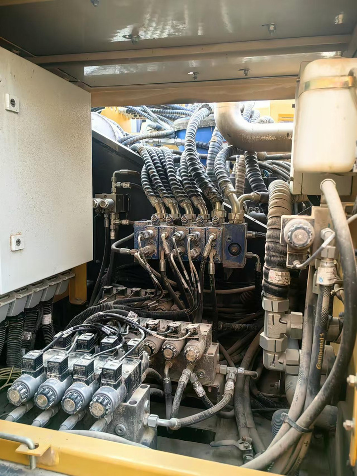 XCMG Official XR160E 56m Depth Hydraulic Borehole Drilling Rig Machine Rotary Piling - Puurimisplatvorm: pilt 2 XCMG Official XR160E 56m Depth Hydraulic Borehole Drilling Rig Machine Rotary Piling - Puurimisplatvorm: pilt 2