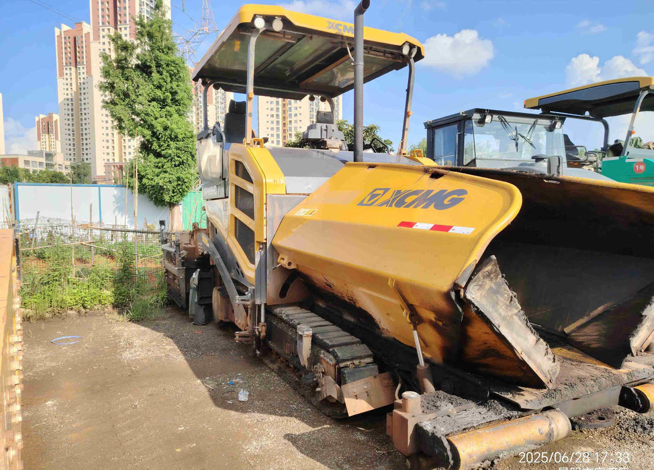 XCMG RP905HDIV used hydraulic mobile asphalt paver - Asfaldilaotur: pilt 2 XCMG RP905HDIV used hydraulic mobile asphalt paver - Asfaldilaotur: pilt 2