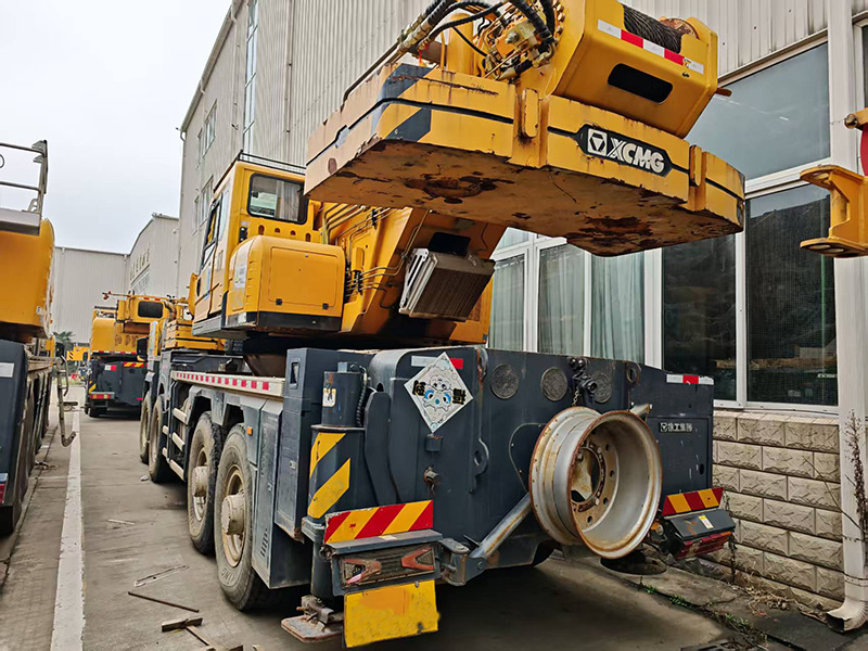 XCMG XCT80L6 80ton Mobile used hoist machine Lifting Truck Crane for Sale - Autokraana: pilt 3 XCMG XCT80L6 80ton Mobile used hoist machine Lifting Truck Crane for Sale - Autokraana: pilt 3