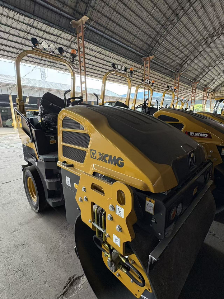 XCMG XD140VT 4ton small Light Diesel Vibratory Road Roller - Mini teerull: pilt 3 XCMG XD140VT 4ton small Light Diesel Vibratory Road Roller - Mini teerull: pilt 3