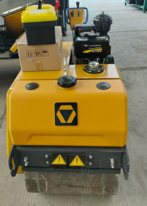 XCMG XMR050 small double mini vibration drum vibratory road roller price - Mini teerull: pilt 3 XCMG XMR050 small double mini vibration drum vibratory road roller price - Mini teerull: pilt 3